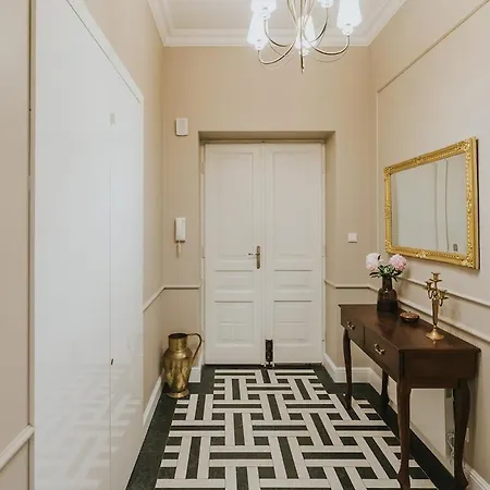 Apartament Beige Chic - Old Town 5 Min Main Square